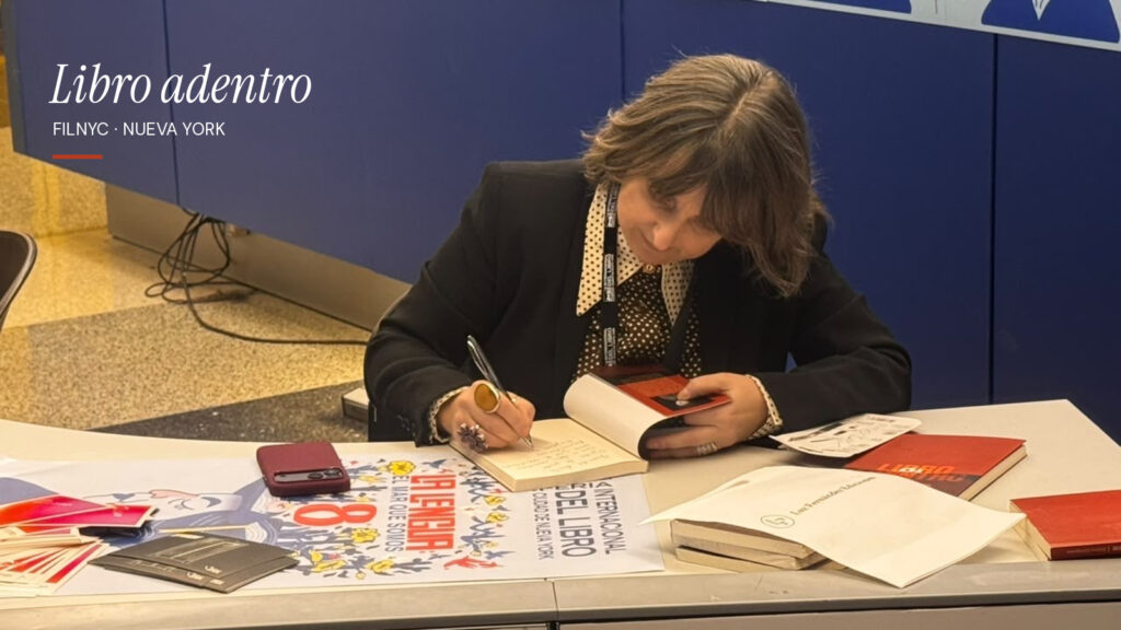 Dolores Zorreguieta firmó "Libro adentro" en FILNYC
